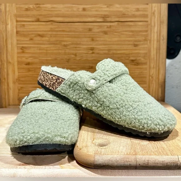 CUCCOO Fuzzy Olive Green Boston Clog Size 7 - Picture 6 of 12